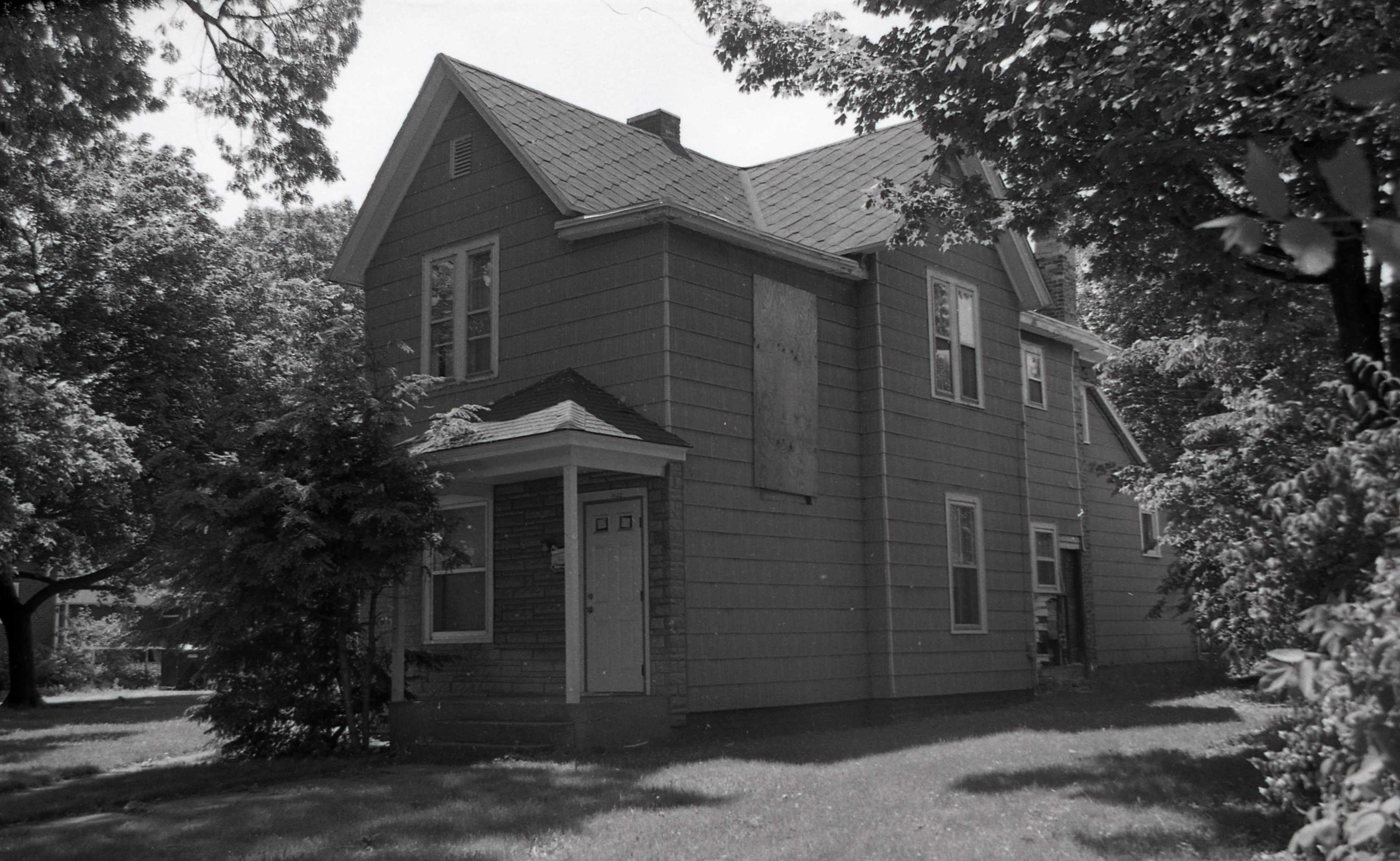 1402-1404 Lincolnway East